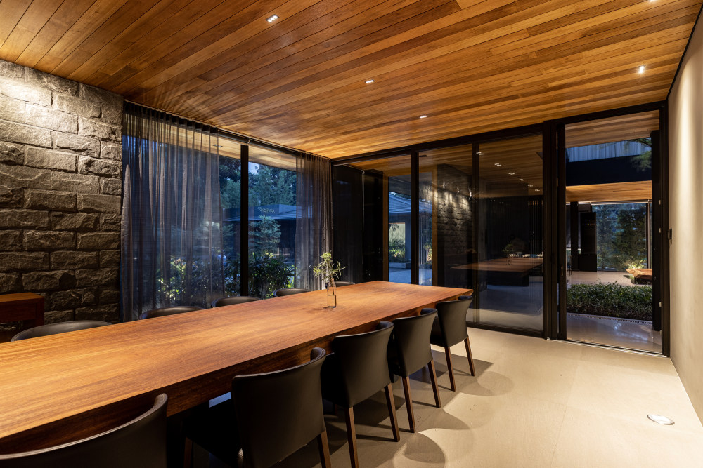 马尼拉特新房子 (2020) | 室内外融合的城市别墅-31