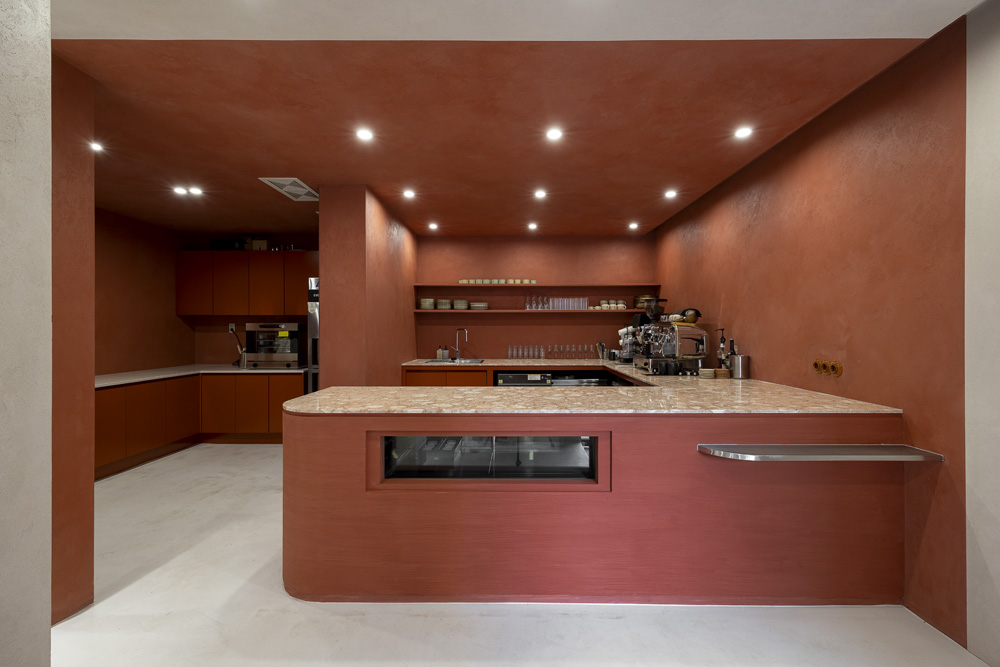 红石咖啡厅 | 卡雅尼的 30 平米极简咖啡天堂-7