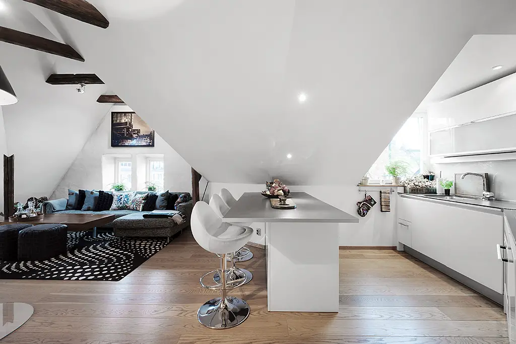 阁楼卧室，极简设计展现船舱风情-7