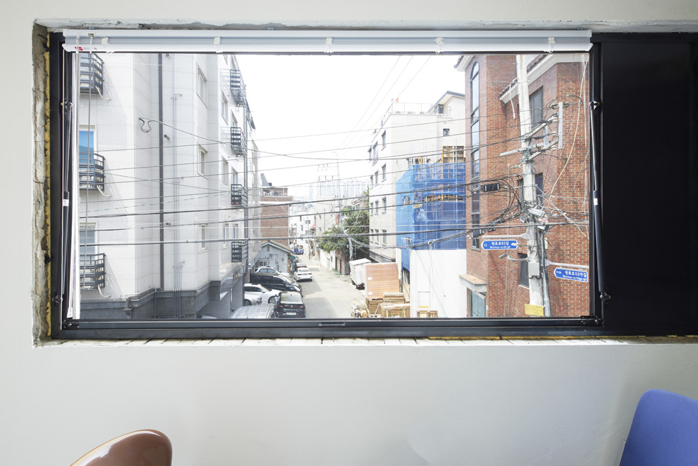 白色梦幻 | 10 平米迷你咖啡厅的惊艳室内设计-5