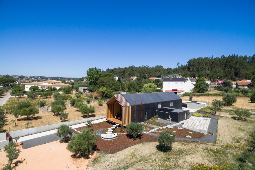 Beautiful Monolithic Home Built of Prefabricated Black Concrete Panels-1
