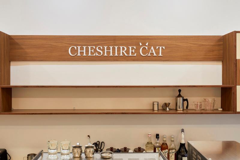 首尔白色&木纹 8 坪咖啡厅 内外兼修的设计魅力-13