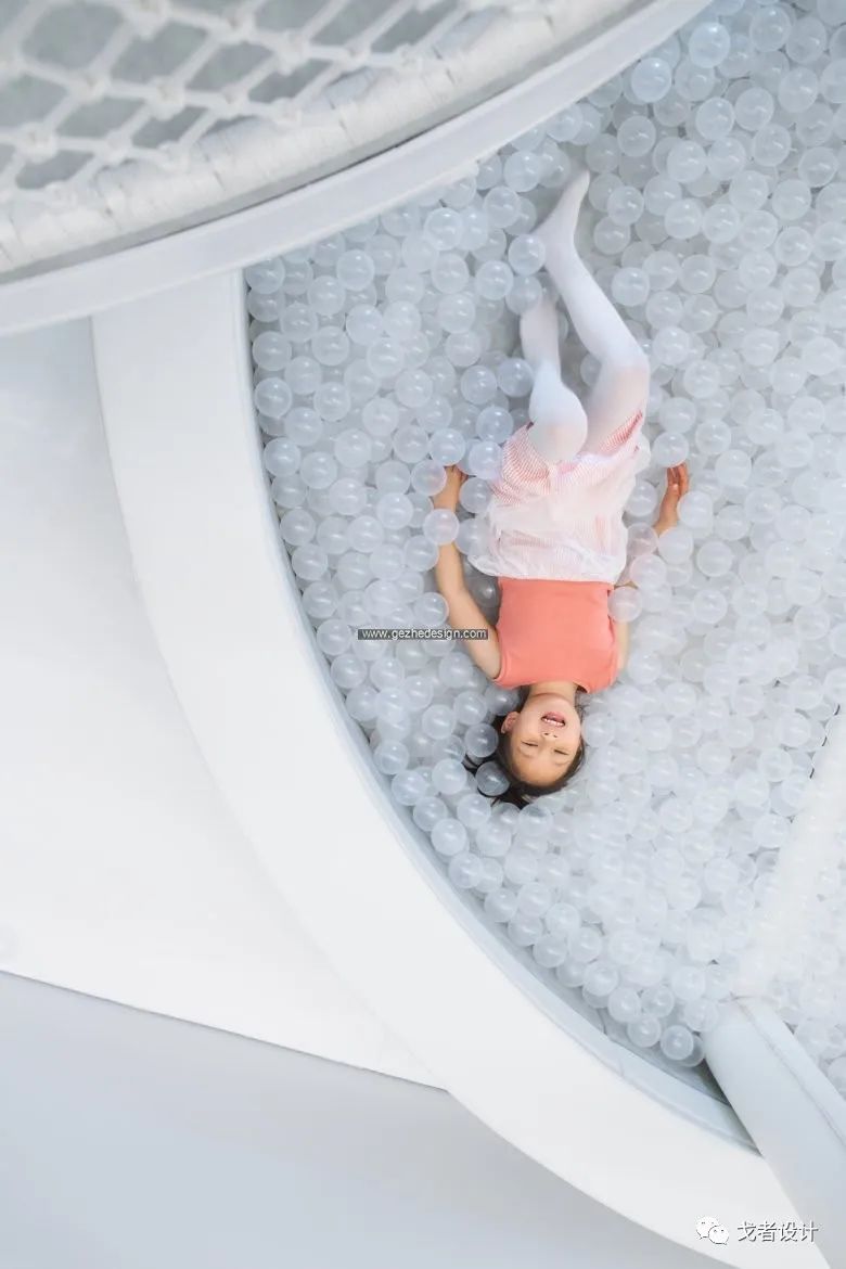 梦幻儿童咖啡馆 | 铝板编织涟漪,灯火森林,金城堡舞台-24