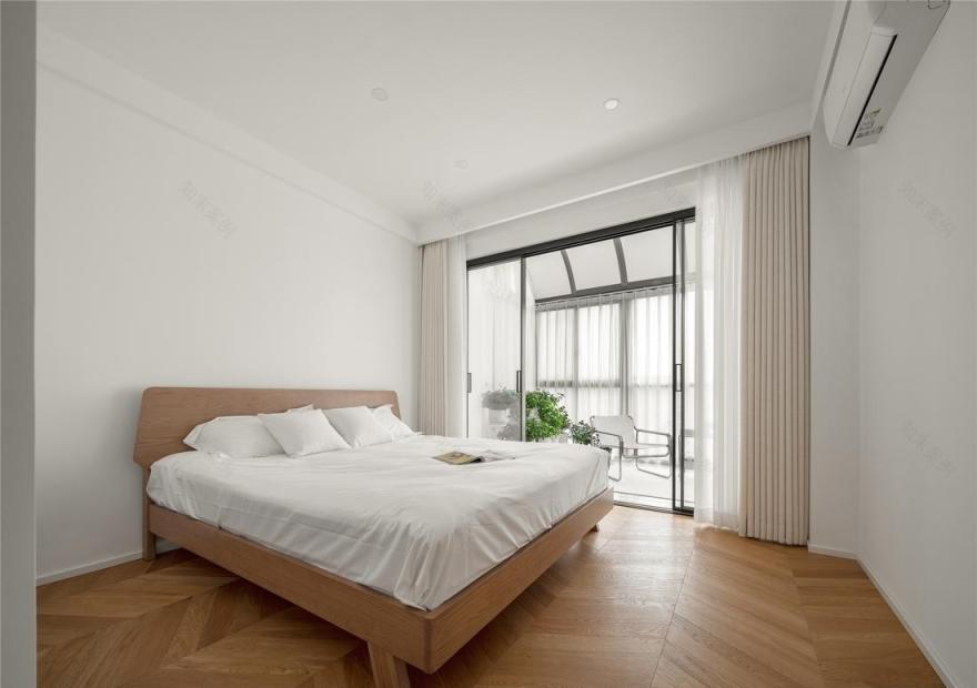 纯白+木色舒适惬意生活空间设计-30