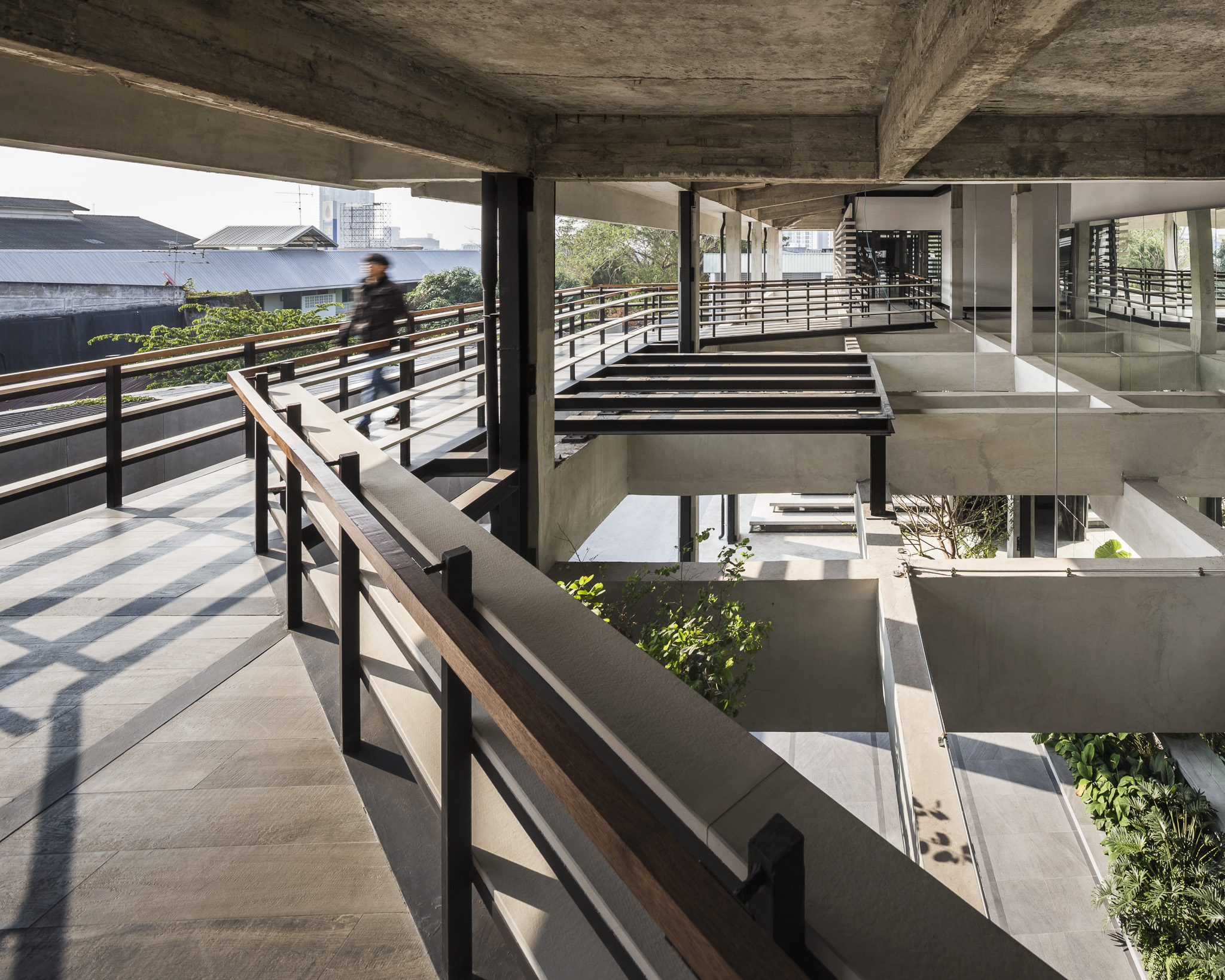 泰国废弃汽车服务中心变身高颜值设计社区-53