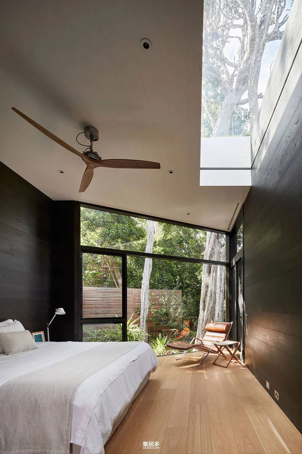 黑色立面与中世纪装饰组合的澳大利亚海岛度假屋-6