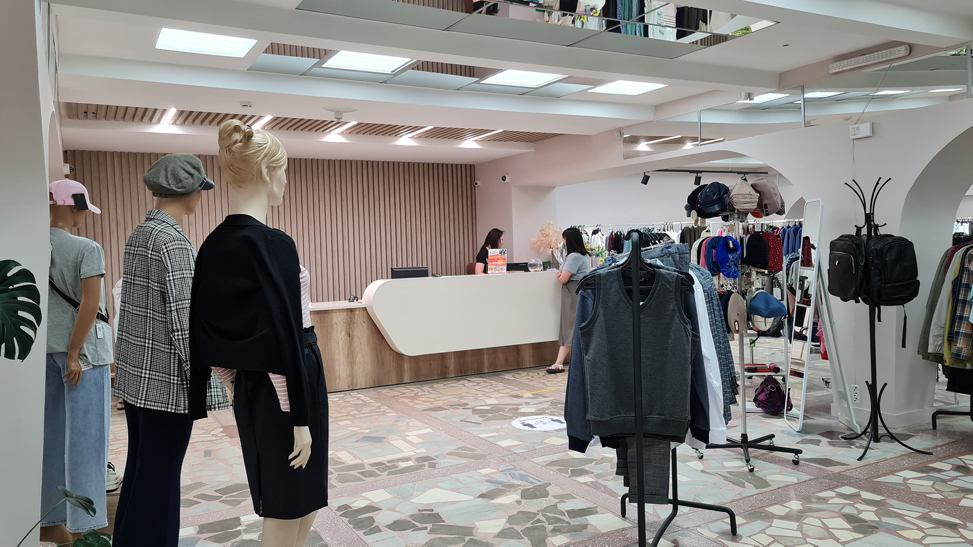 FAVORIT 女装店-14