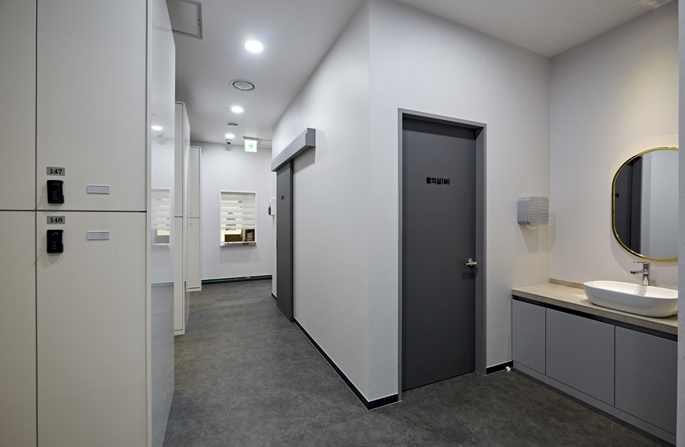 QED 高尔夫练习场 | 极简设计的 125 平米空间-26