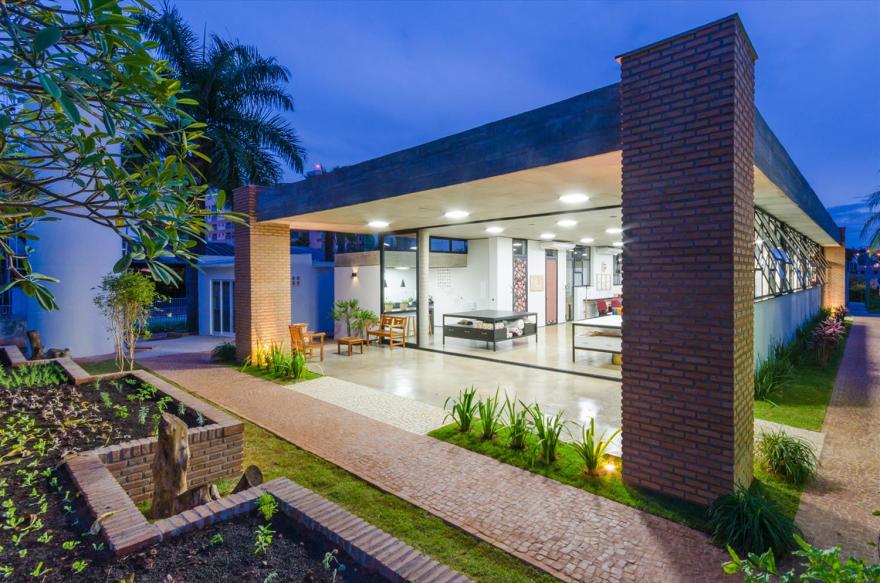 Clube de Mães · 简约现代的环保艺术建筑-6