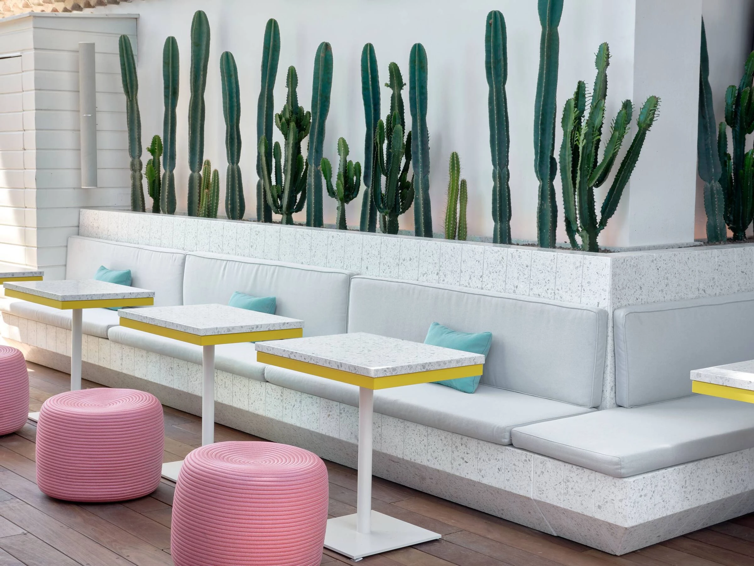 色彩盛宴 · Pharrell Williams 与 Jean Imbert 的法国圣特罗佩兹餐厅设计-15