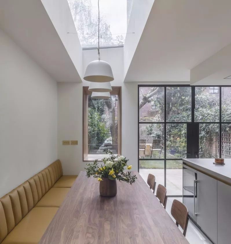 伦敦住宅的黄铜魅力-11