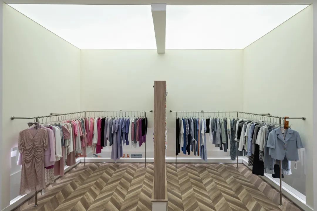 秋风萧瑟中的艺术与生活·大亦设计女装馆丨中国无锡丨大亦设计（江阴）-19
