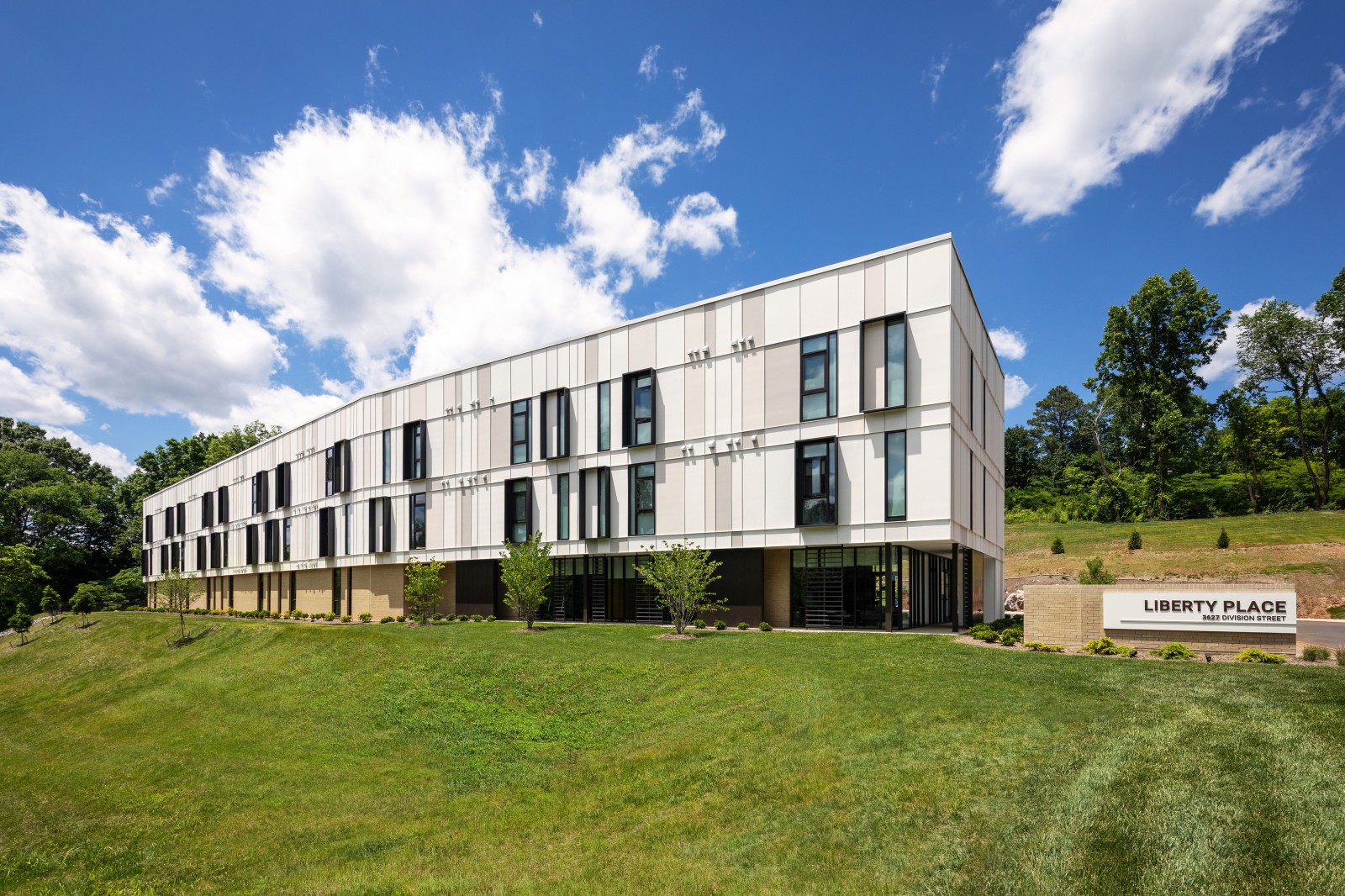 自由广场退伍军人住房丨美国诺克斯维尔丨BarberMcMurry Architects-0