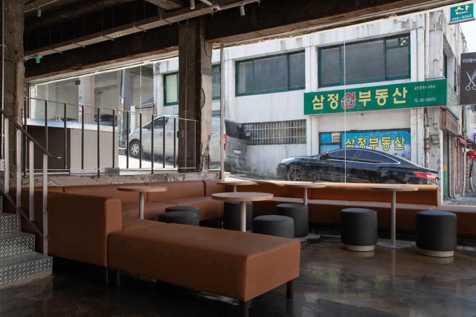 现代工业风 | 300 平米大型咖啡厅设计-10