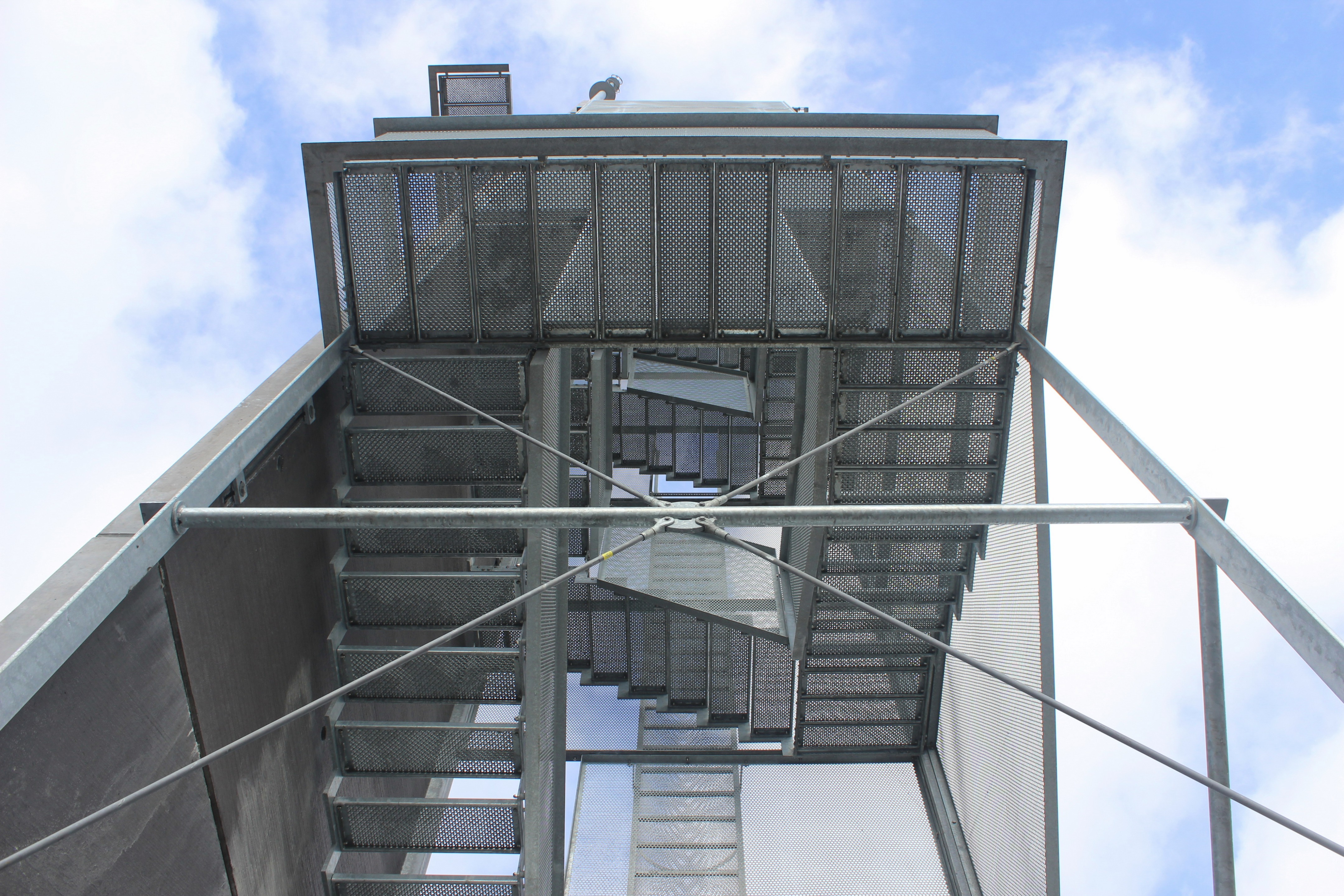 简约功能,环保节能的消防站设计-24