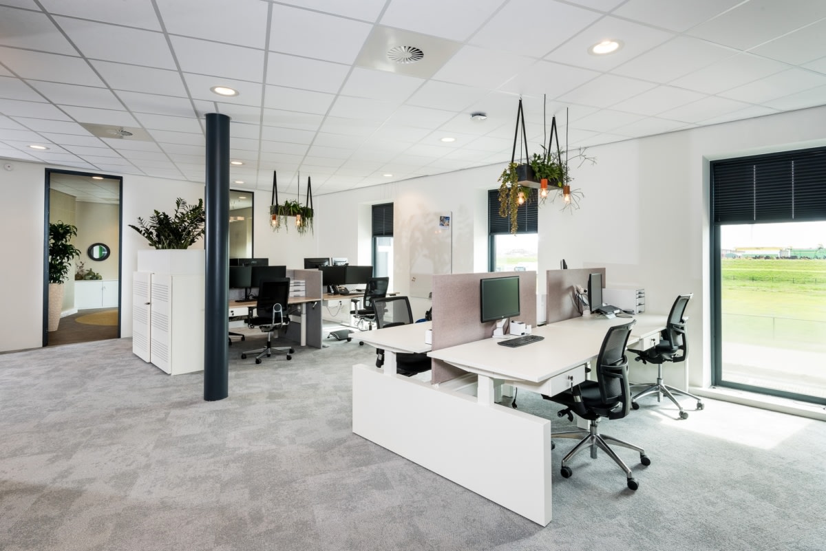 荷兰 Westzaan 的 GZ OfficeXperience 陈列室——现代办公空间的绿色演绎-21