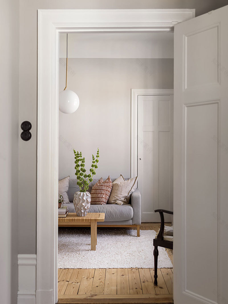 瑞典 55 平方小公寓,黑色厨房成为空间焦点-22