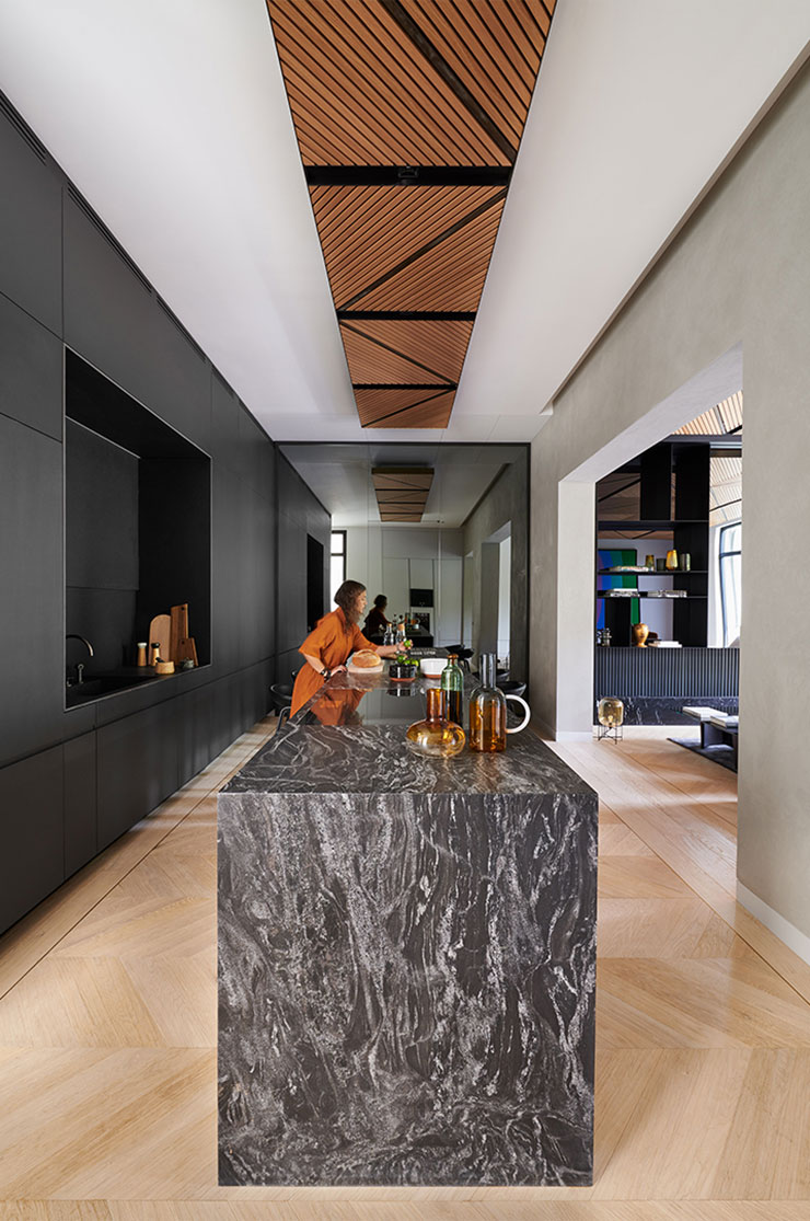 巴塞罗那原木艺术天花板的现代公寓-6