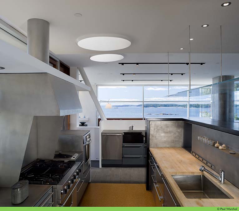 漂浮在海面上的钢构私宅-25