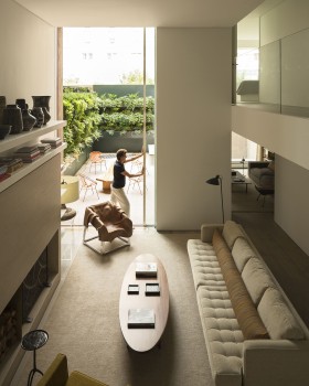om townhouse Arthur Casas Studio