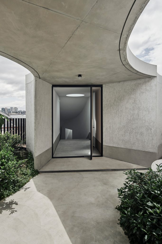 Two Parallel Buildings Above Sydney Harbour | Chenchow Little-2