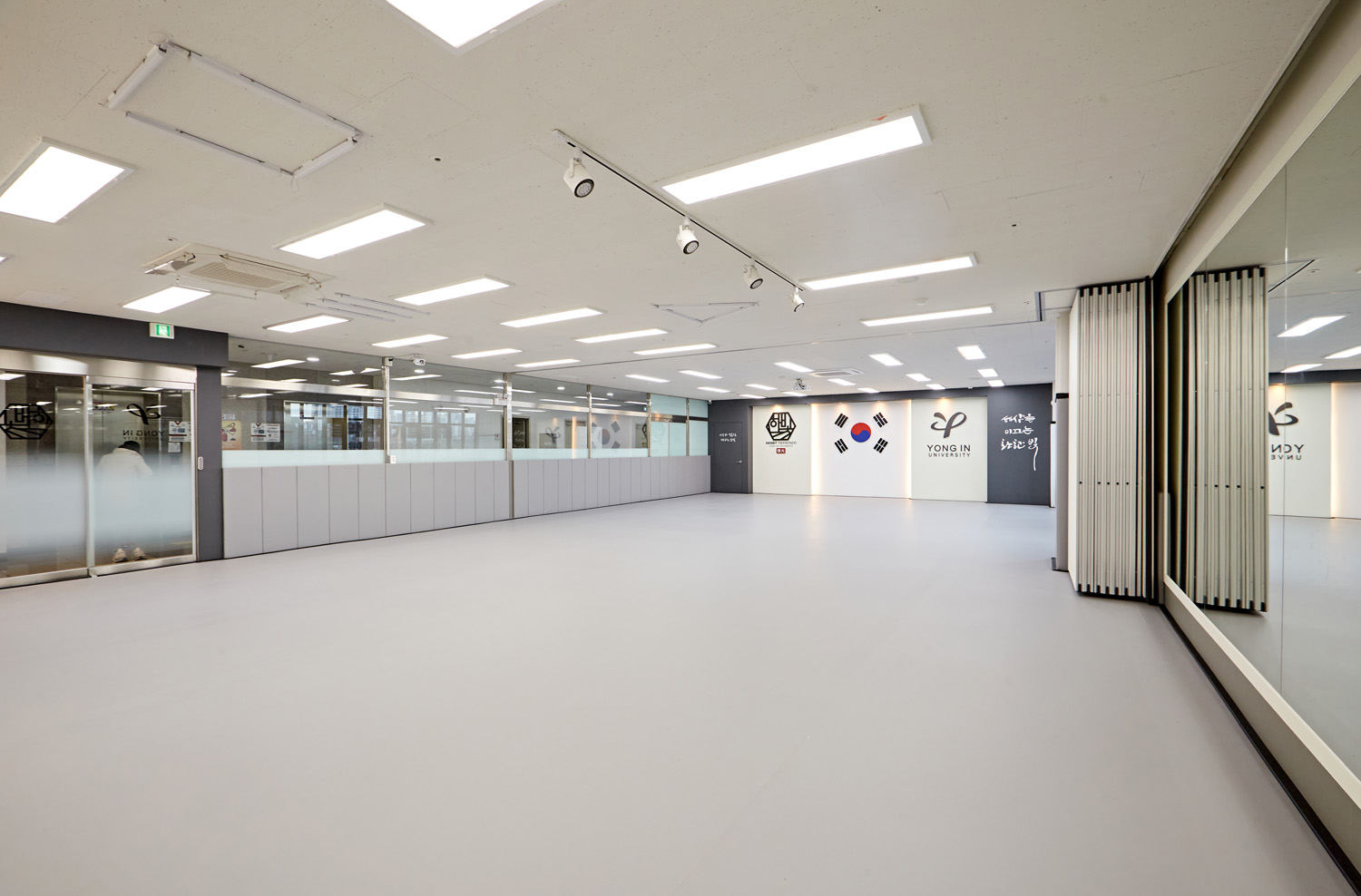 50 平极简跆拳道馆，白色调的清爽空间设计-5