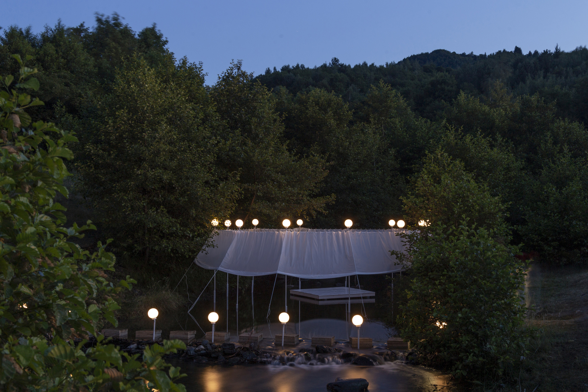 Temporary Installation at a Mountain River / atelier VRAC-24