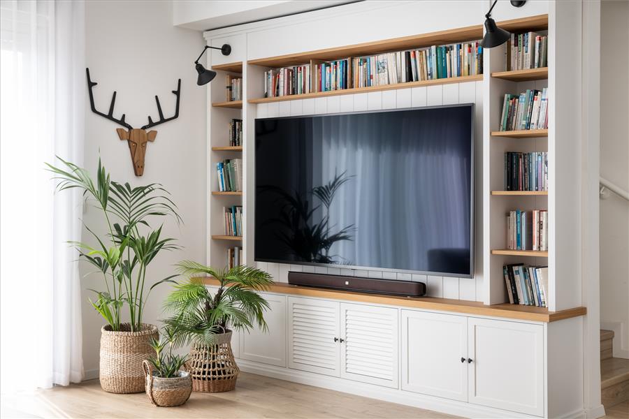 狭长的拉脱维亚式公寓精致设计丨室内设计师塔利·科恩·利德-14