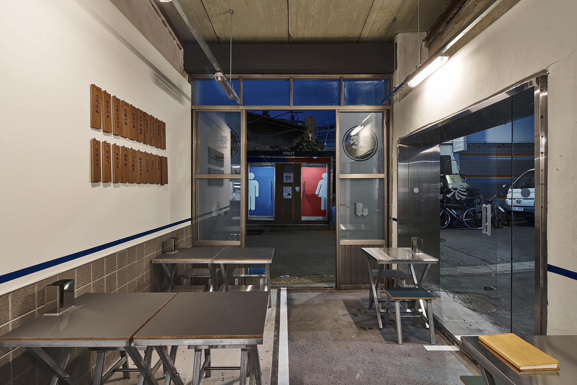 脏脏韩式室内街头酒吧丨韩国首尔丨omostudio-20