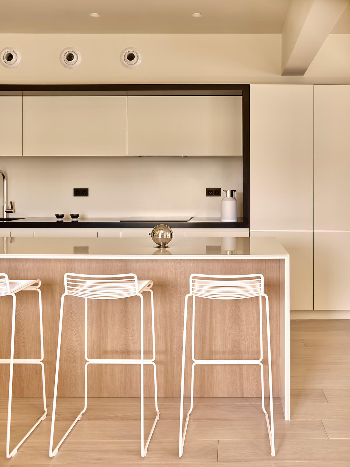 莫斯科色彩鲜艳的现代公寓丨俄罗斯莫斯科丨Well Done Interiors-29