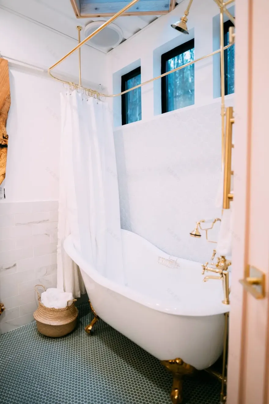 俄亥俄山丘上的集装箱别墅 · 玻璃美景与创意设计-11