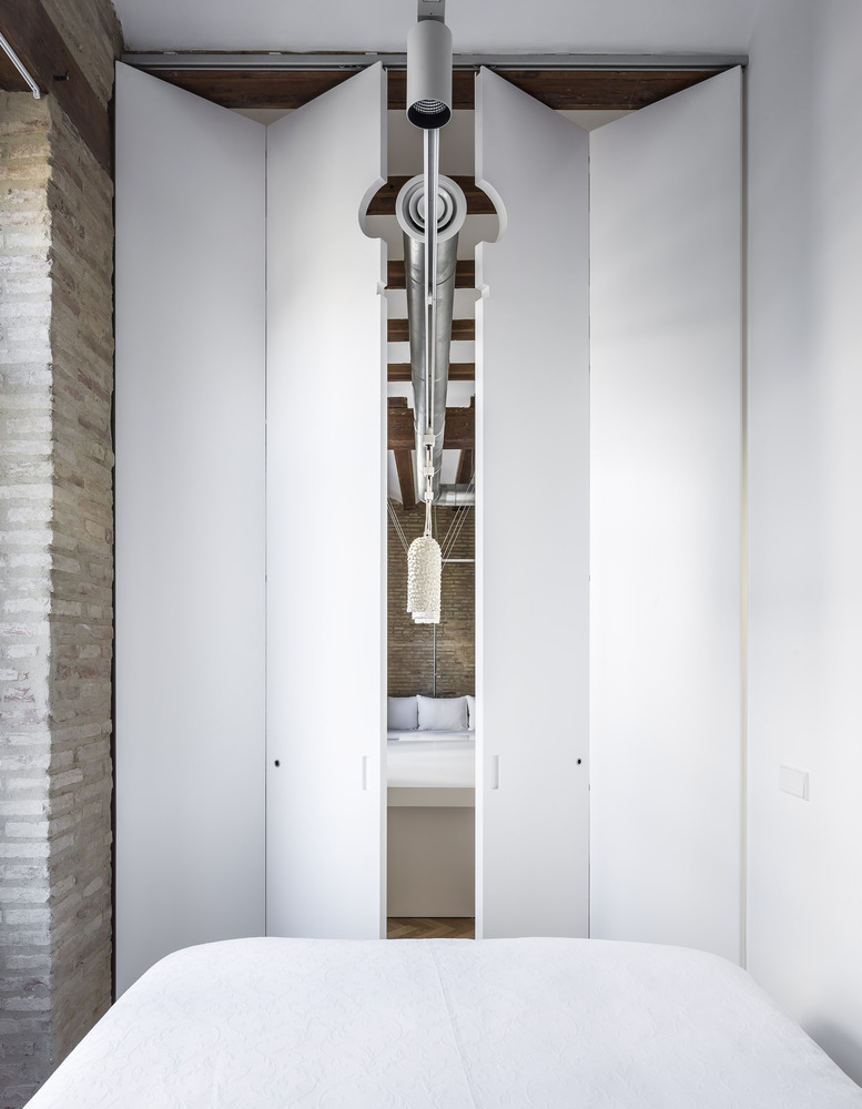 Magnificent Remodeling of a Temporary Rental Apartment in Valencia, Spain-18