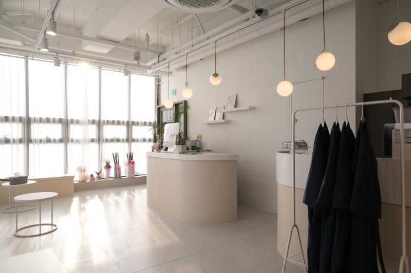 32 平米极简美容室设计，打造温馨治愈空间-3