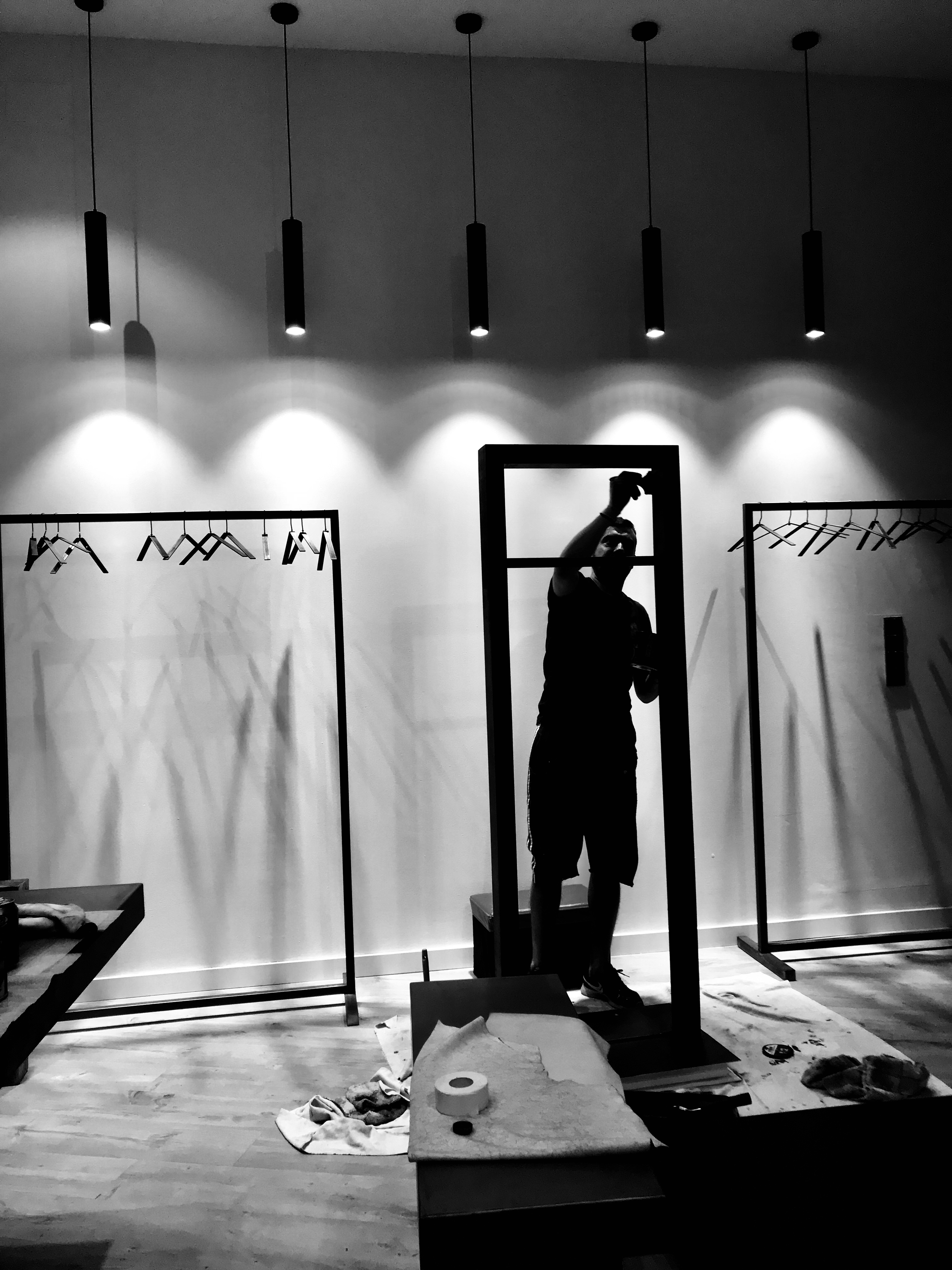 巴塞罗那的暗黑艺术时尚空间-24