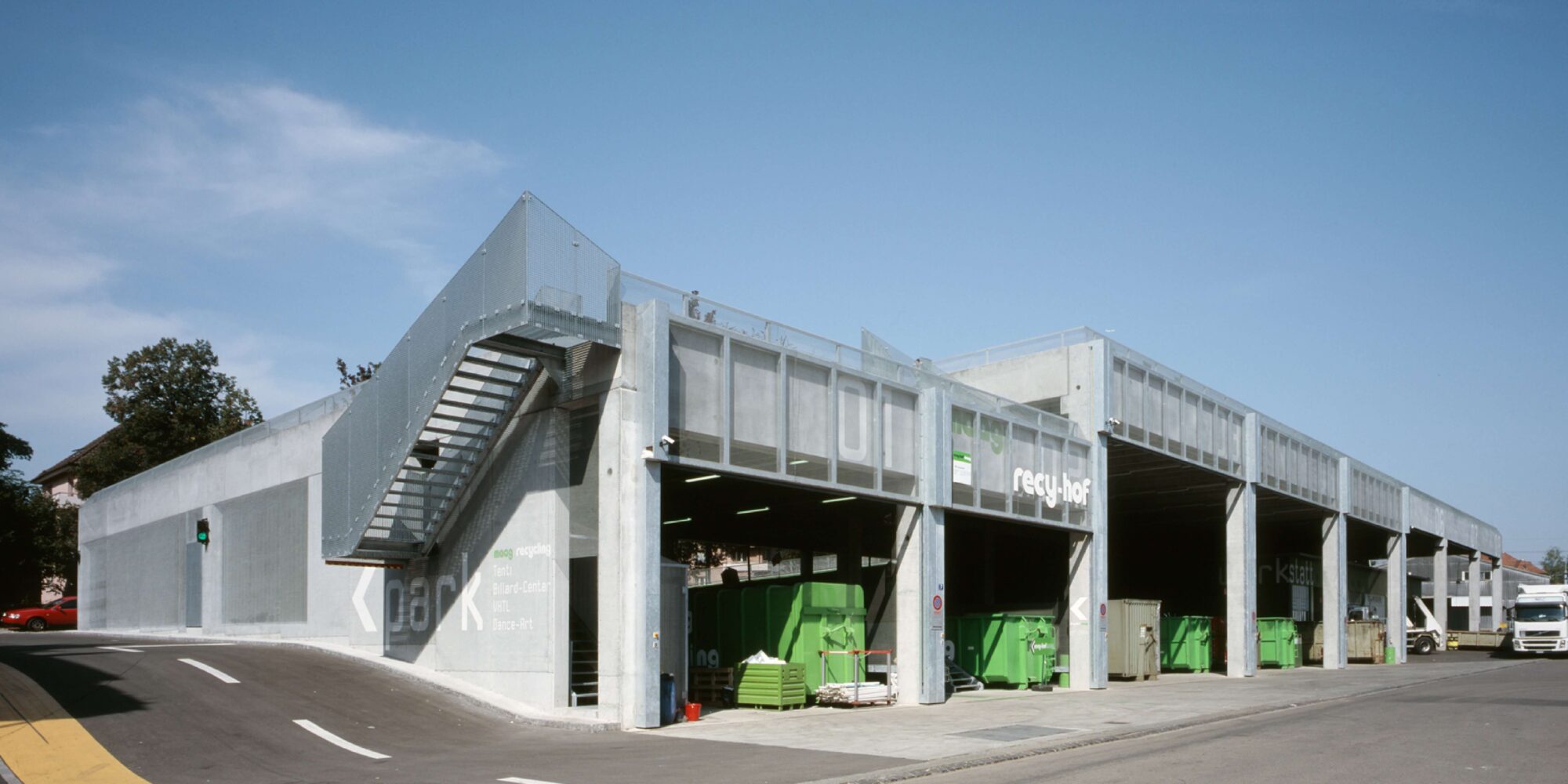 奥奥斯·马格回收公司，温特图尔

注：OOS可能不是常见词汇，这里按名称原样保留Maag音译为马格，Winterthur 是瑞士城市温特图尔  -1