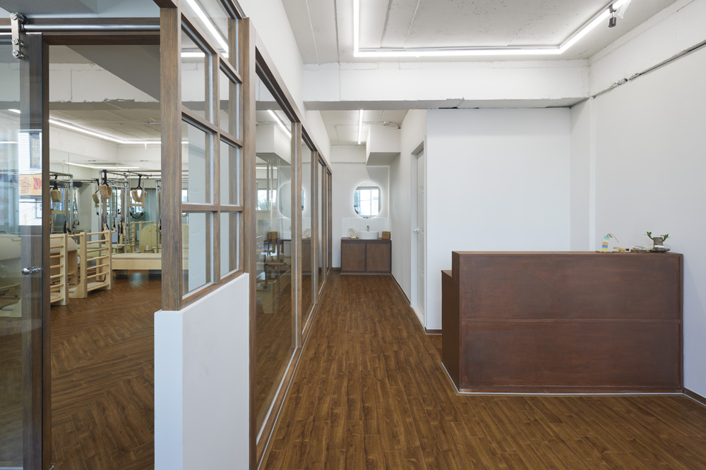 白色木纹，打造温馨 20 平米小空间-10