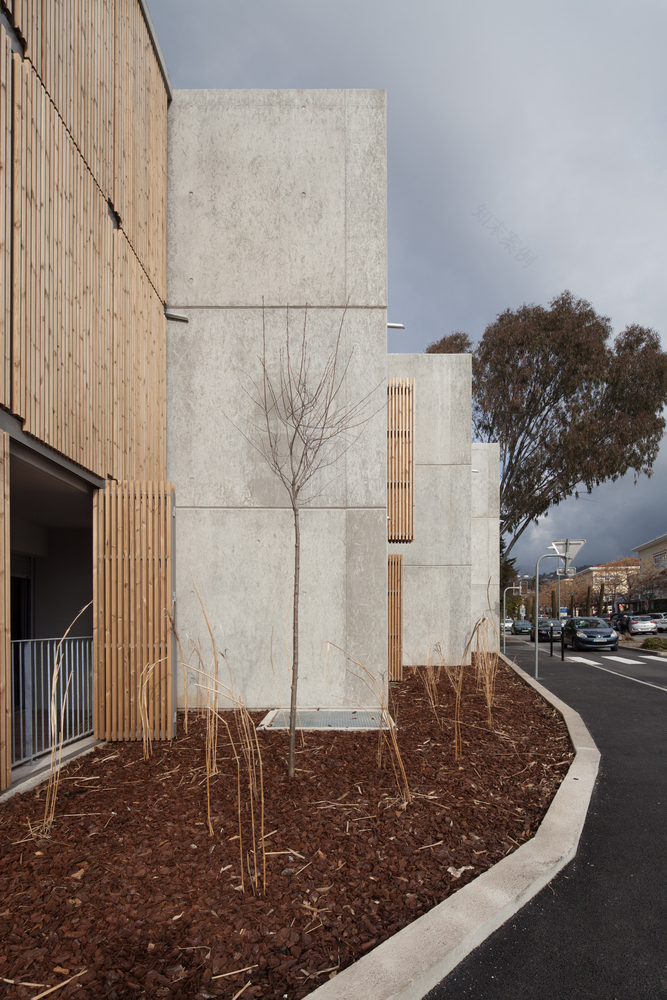 融合绿意的法国 Mouans·Sartou· 社会住宅与商铺设计-21