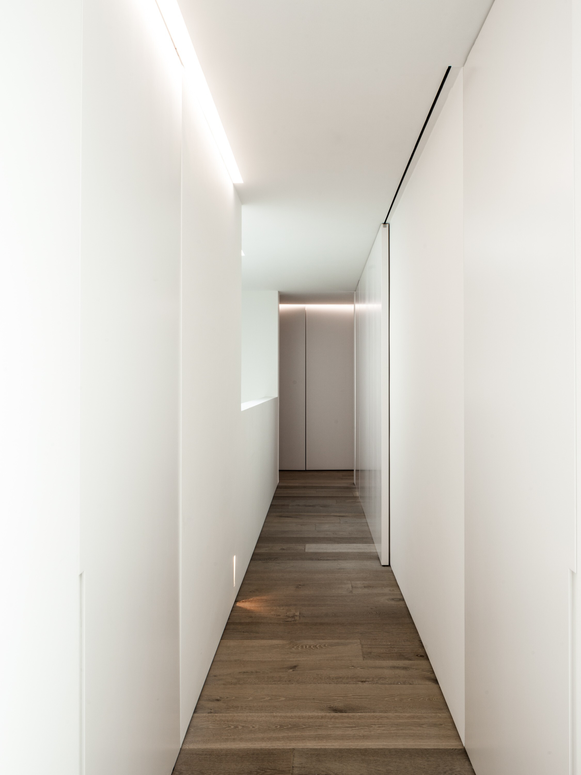 比利时 Aalst 山巅别墅——简约优雅的私人住宅设计-32