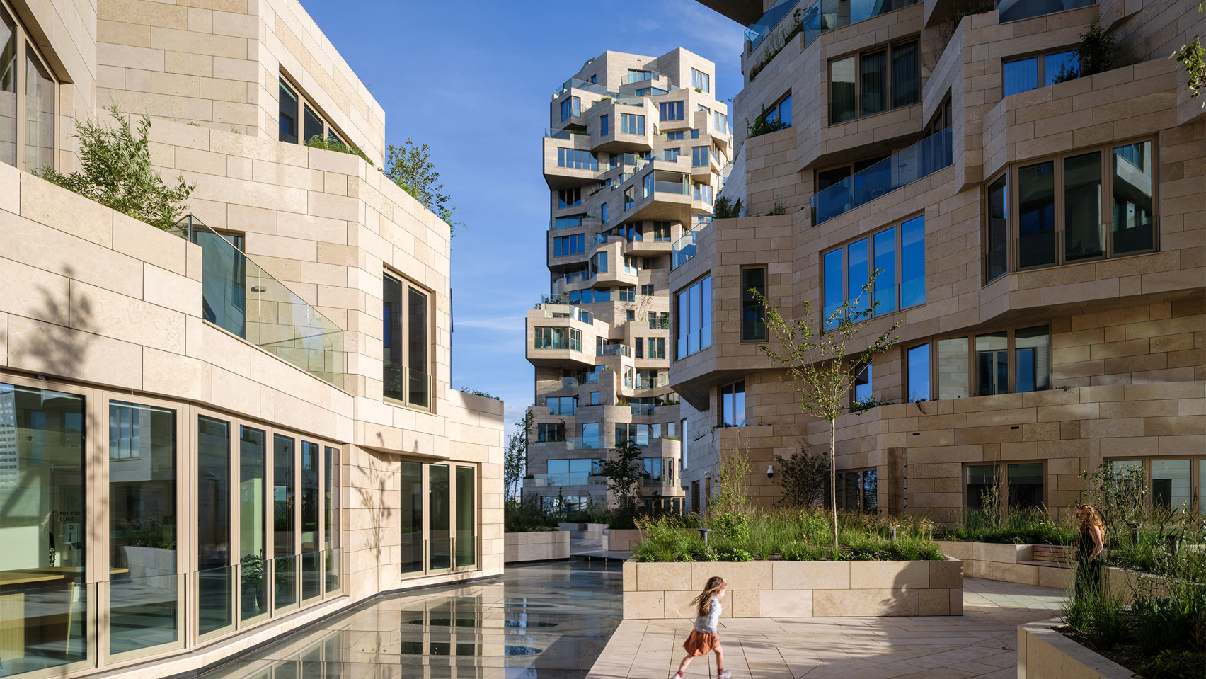 日本地下隐藏式建筑 | 餐厅与住宅的创新设计-7