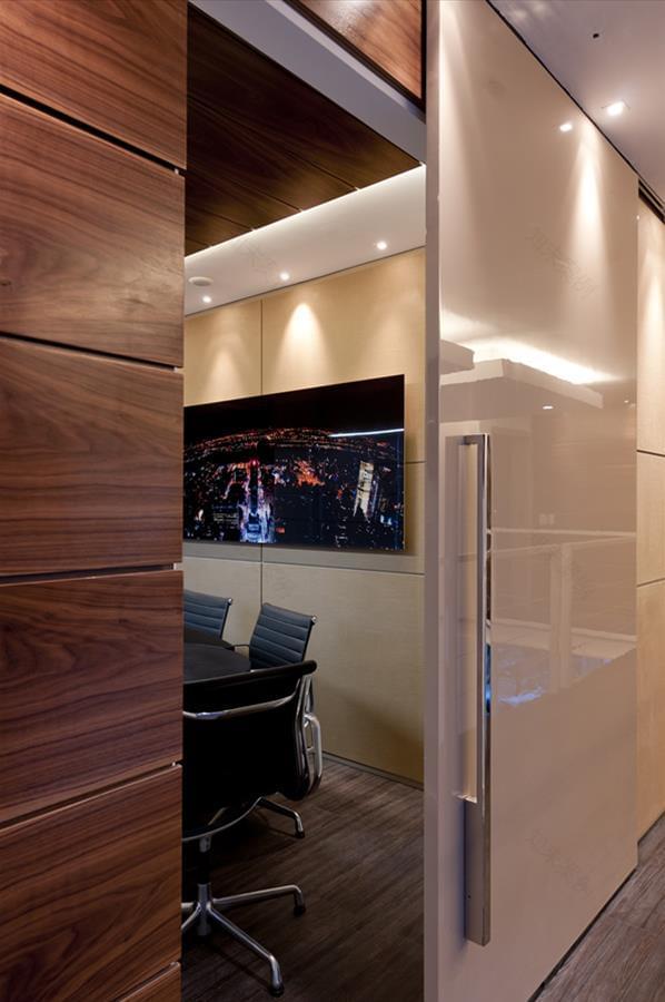 巴西 SP 市现代木质办公空间设计-4