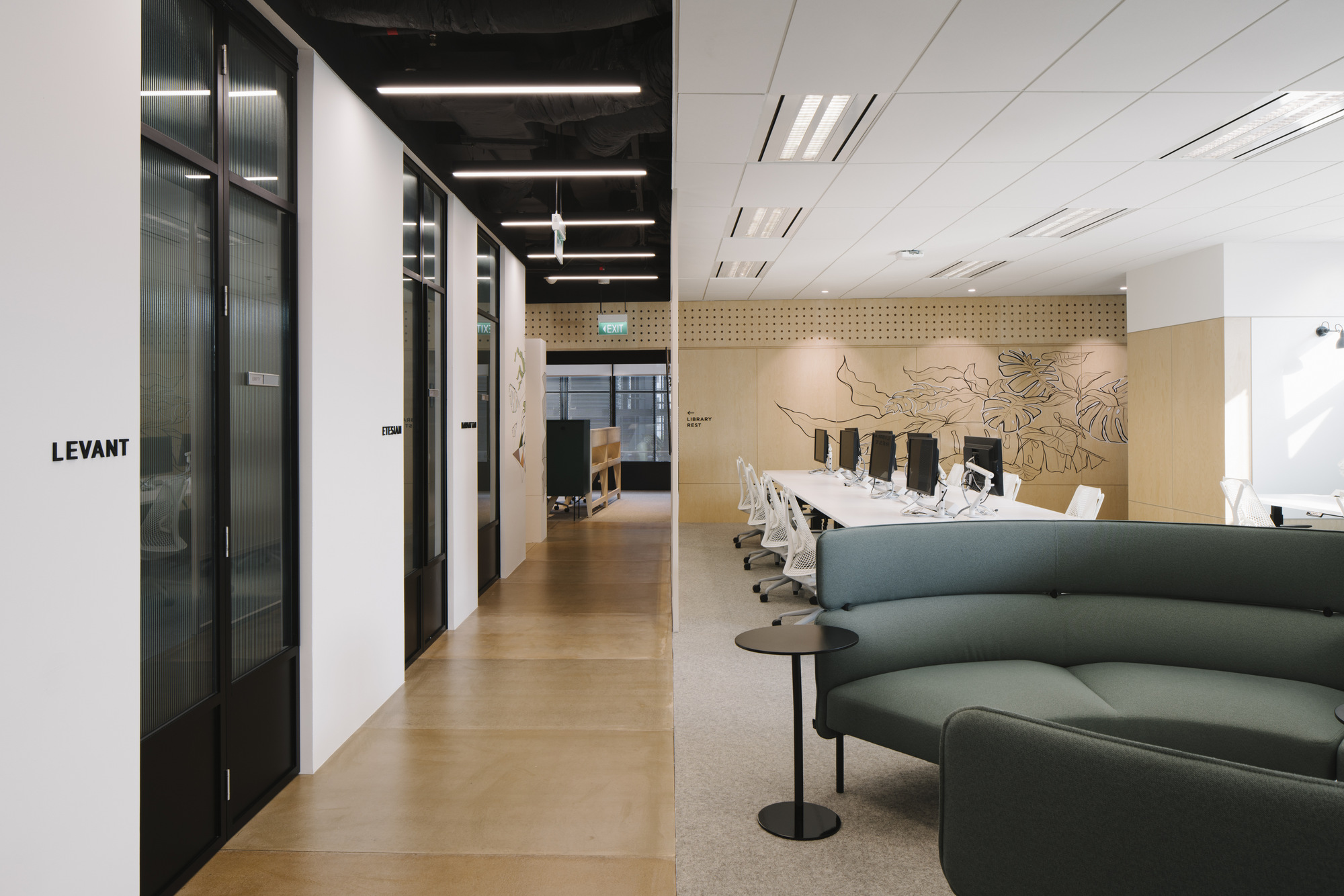 新加坡旅游科技公司办公室设计-14