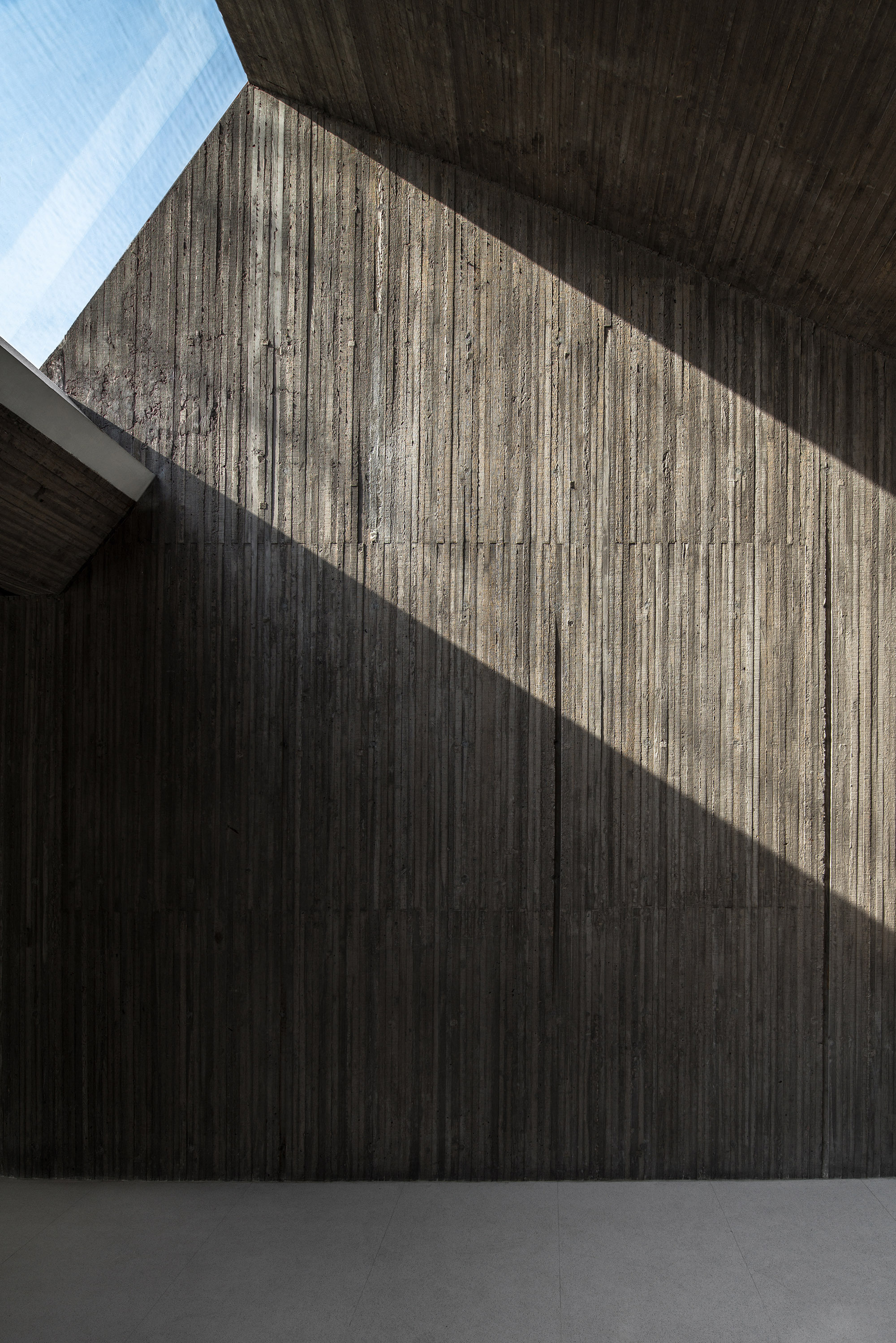 Waterside Buddist Shrine / ARCHSTUDIO-51