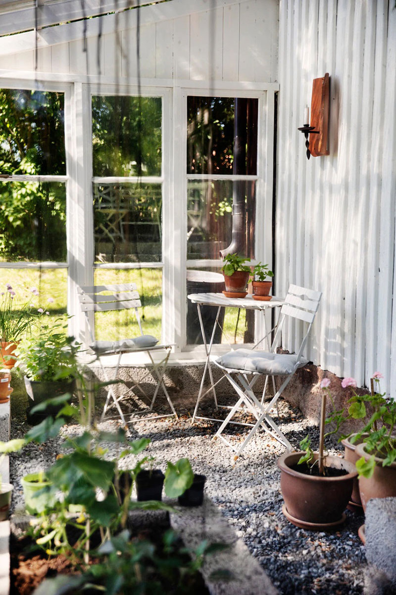 瑞典乡村小店改造的明亮温馨夏日小屋-2