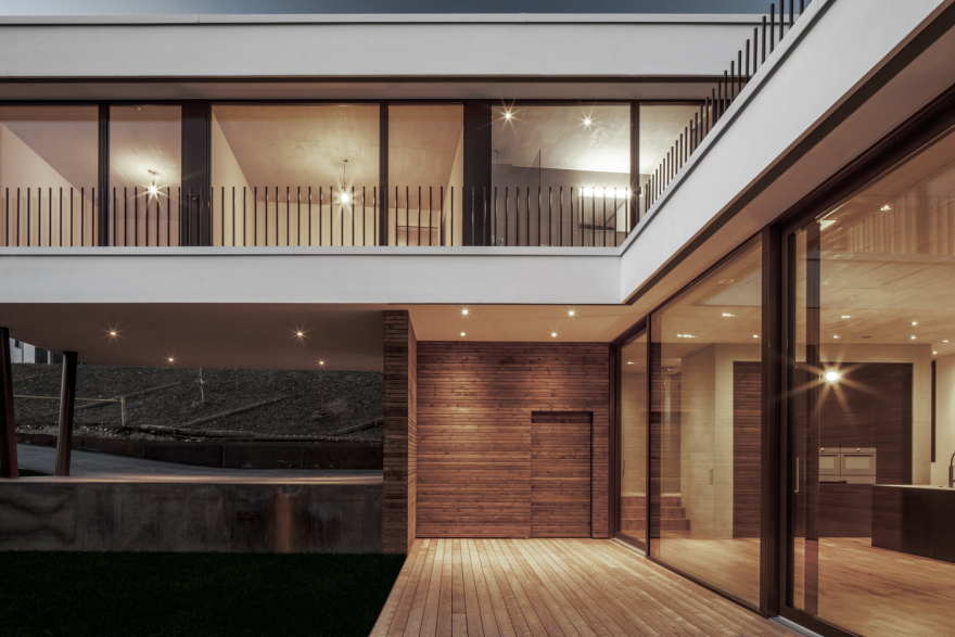 瑞士山坡上的 L 形家庭住宅-52