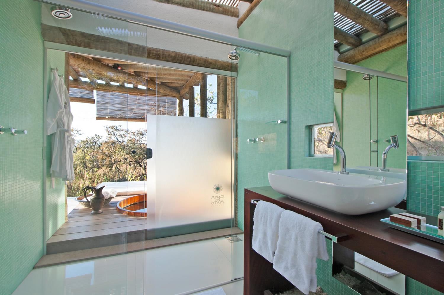 融合自然与可持续的巴西豪华民宿设计-10