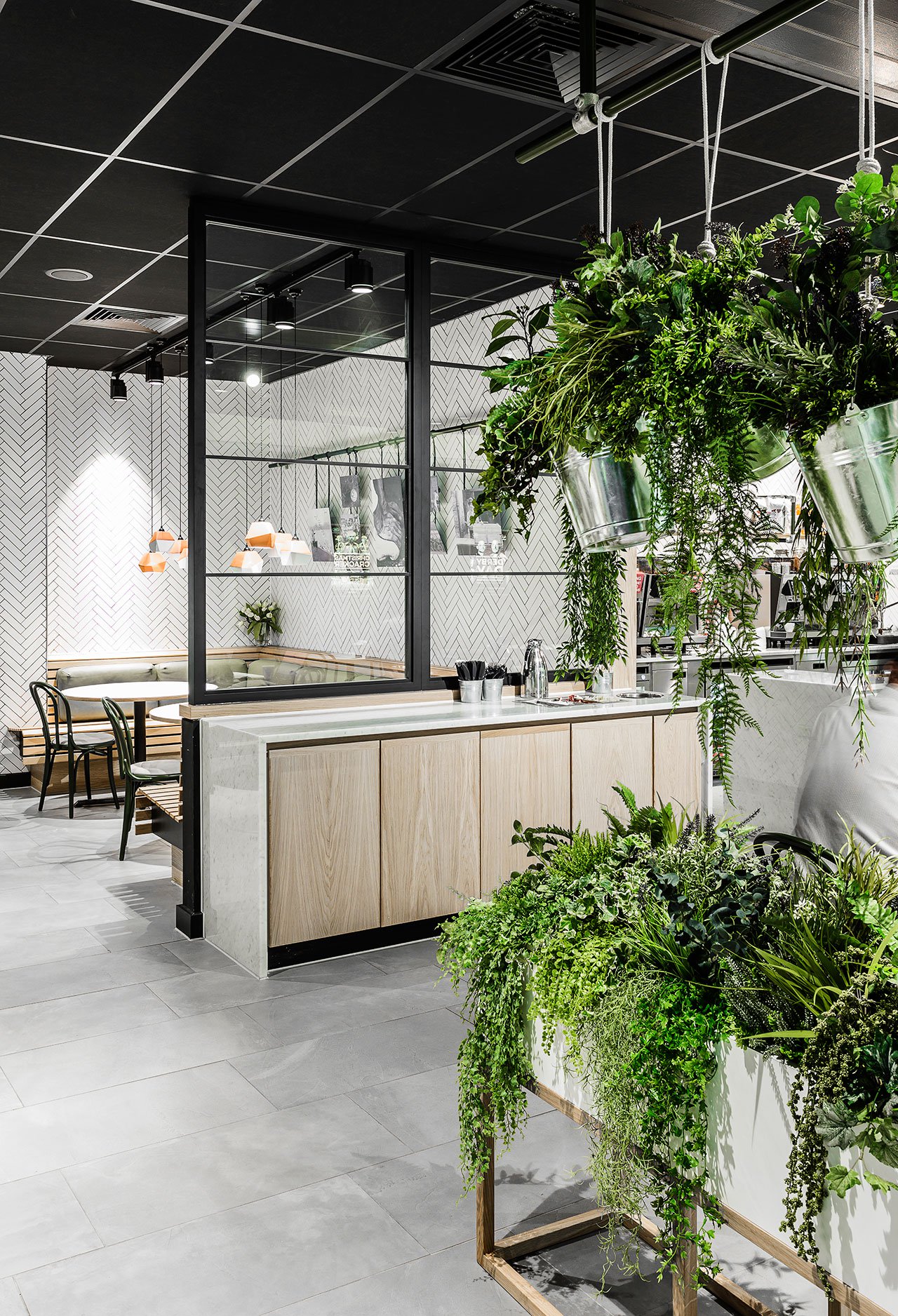 英格兰考文垂理光竞技场“手工制作”主题餐厅设计-9