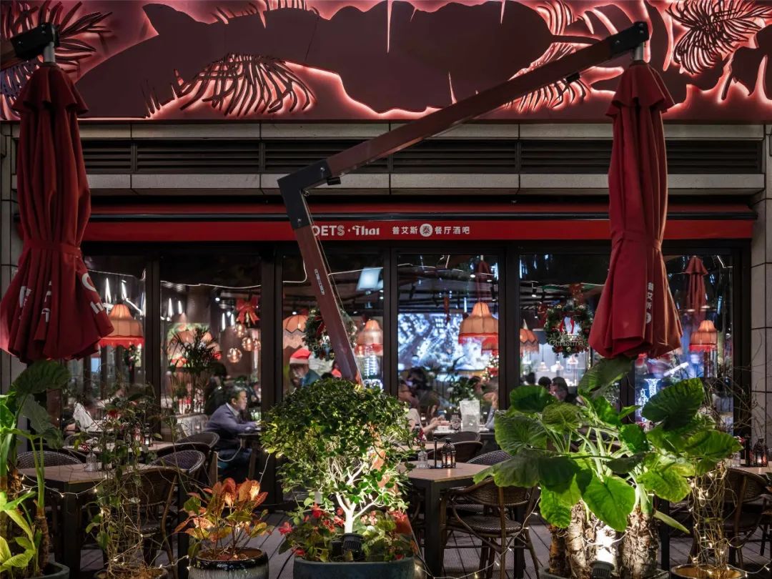 东南亚风情融入酒吧餐厅设计,POETS·Thai 引领社交新潮流-14