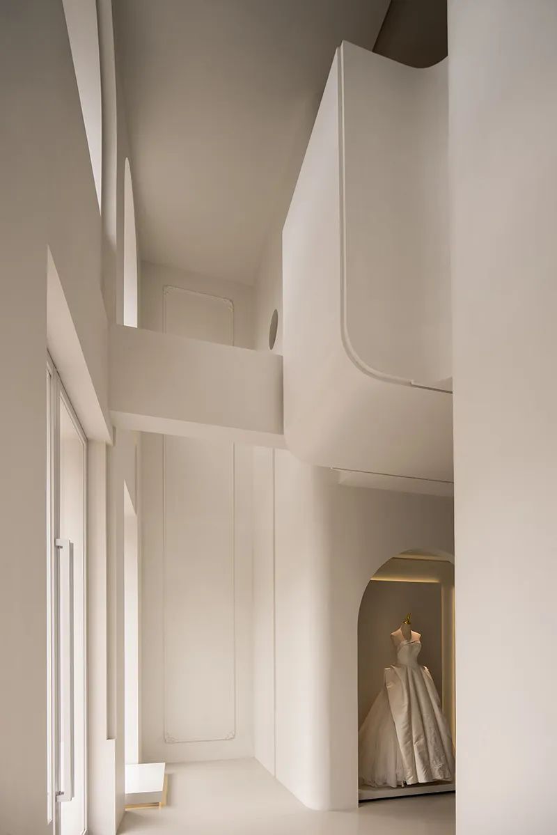 白色梦幻婚纱店 | 诠释浪漫美学与仪式感-11