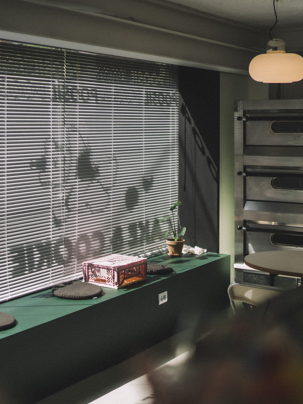 简约现代 9 坪蛋糕店 打造黑白色调氛围-18