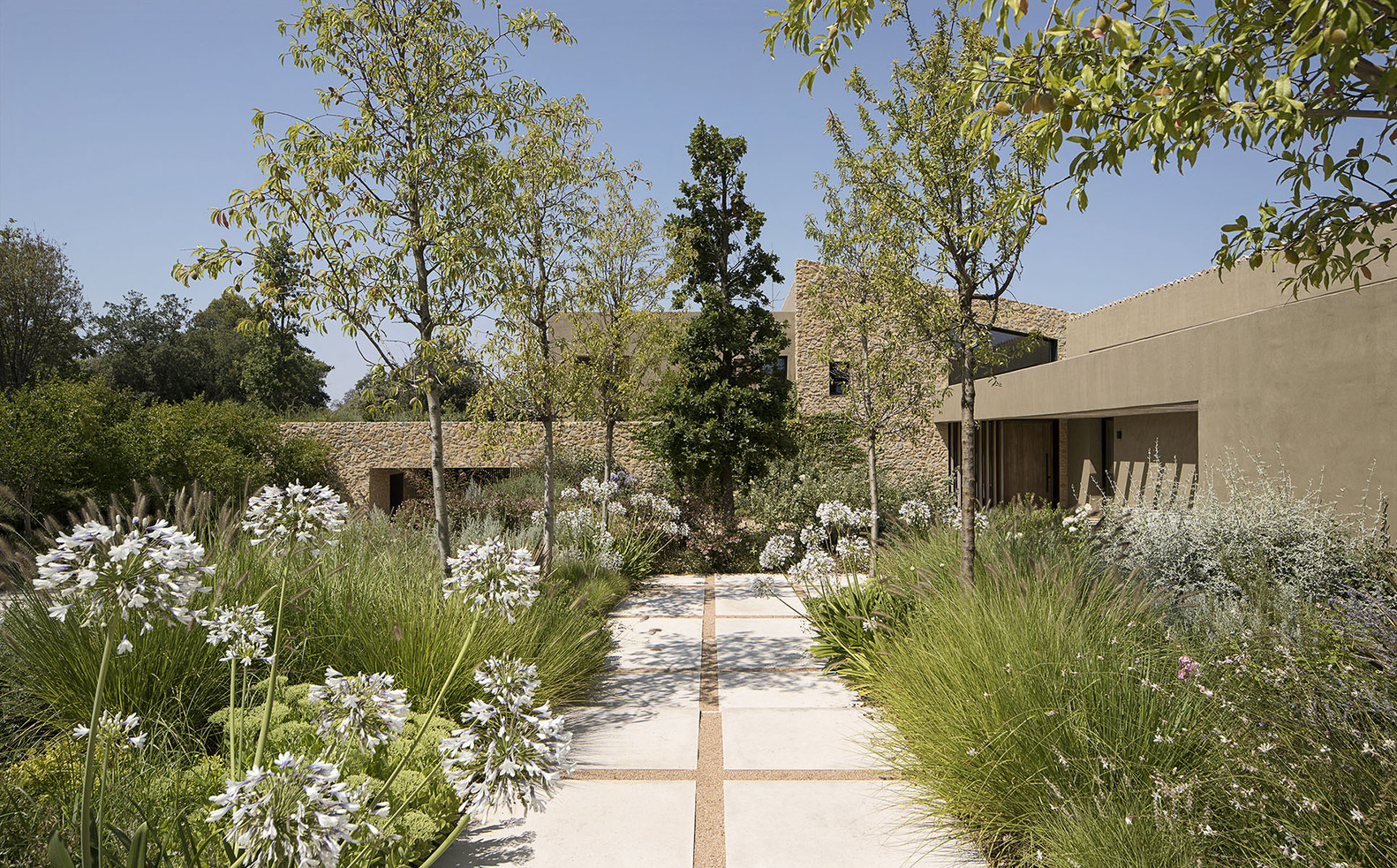 融合自然的地形之家-19